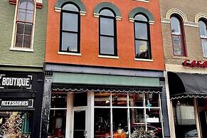 'downtown Delight' w/ Patio! 1 Mi to Ball State