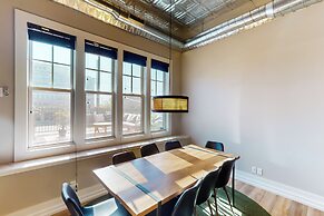 'downtown Delight' w/ Patio! 1 Mi to Ball State