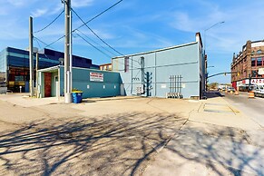 'downtown Delight' w/ Patio! 1 Mi to Ball State