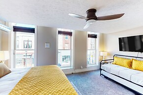 'downtown Delight' w/ Patio! 1 Mi to Ball State