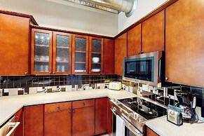 'downtown Delight' w/ Patio! 1 Mi to Ball State