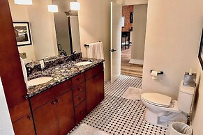 'downtown Delight' w/ Patio! 1 Mi to Ball State