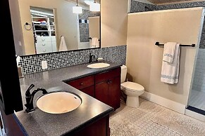 'downtown Delight' w/ Patio! 1 Mi to Ball State