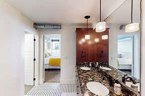 'downtown Delight' w/ Patio! 1 Mi to Ball State