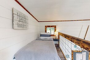 River-view Home w/ Fire Pit & Grill!