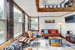 River-view Home w/ Fire Pit & Grill!
