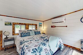 River-view Home w/ Fire Pit & Grill!