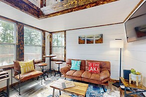 River-view Home w/ Fire Pit & Grill!