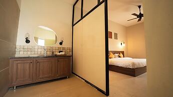 Narwar Lakefront Resort