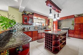 Serenity Villa - 4bd by Zenbreak