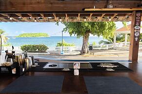 Trade Winds Restaurant & Guesthouse