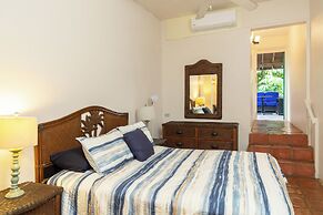 Trade Winds Restaurant & Guesthouse