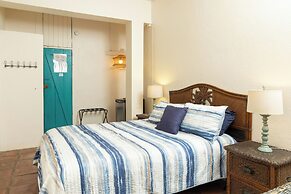 Trade Winds Restaurant & Guesthouse