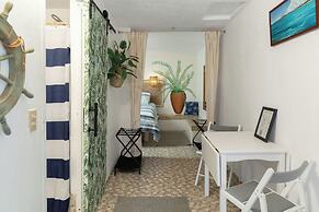 Trade Winds Restaurant & Guesthouse