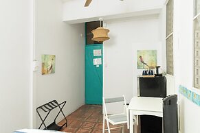 Trade Winds Restaurant & Guesthouse