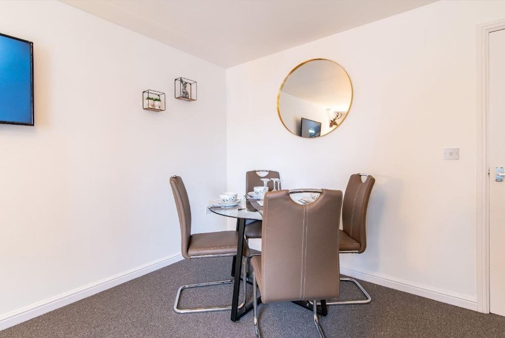 Apartment - Sleeps 2 - Parking - City Centre Close