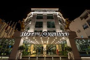 S White Hotel