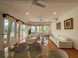 Arenika Beach House