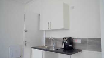 Modern 1 Bed Studio