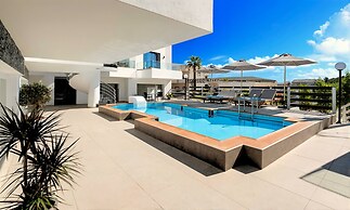 Pnoe Beachside Living