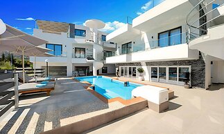 Pnoe Beachside Living