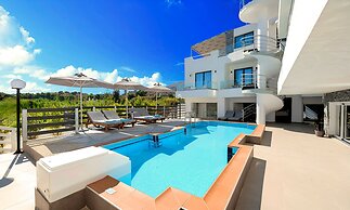 Pnoe Beachside Living