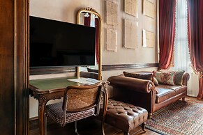 The Yard Hotel