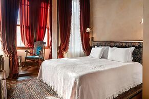 The Yard Hotel