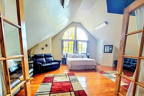 Explore Caves & Coast! Family-friendly Oregon Stay
