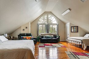 Explore Caves & Coast! Family-friendly Oregon Stay