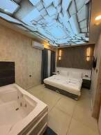 Royal Fsm Suites