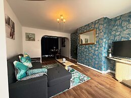 3 Bedroom House Near Arena