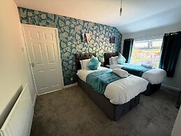 3 Bedroom House Near Arena