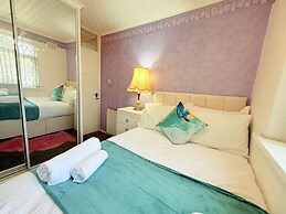 Homey 4 bedroom house for large groups