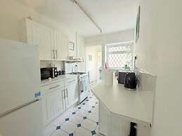 Homey 4 bedroom house for large groups