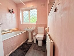 Homey 4 bedroom house for large groups