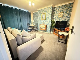 Homey 4 bedroom house for large groups