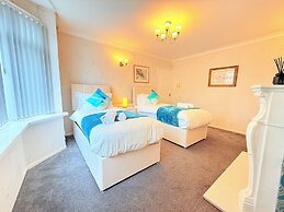 Homey 4 bedroom house for large groups