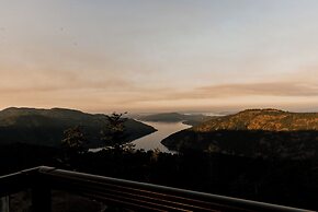 Blue Horizon Mountain Retreat B&B