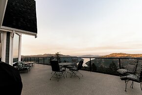 Blue Horizon Mountain Retreat B&B