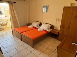 Michalis Studios & Apartments