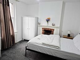 Room-private Room, Closer to Train Stati