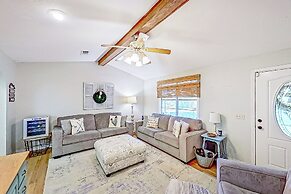 2BR Dog-friendly Home Near Lake w/ Fire Pit
