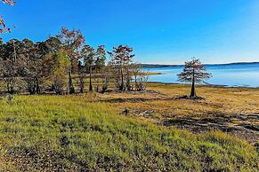 2BR Dog-friendly Home Near Lake w/ Fire Pit