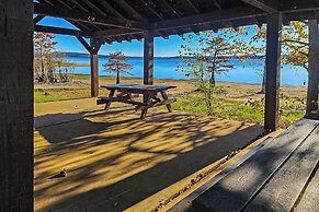 2BR Dog-friendly Home Near Lake w/ Fire Pit