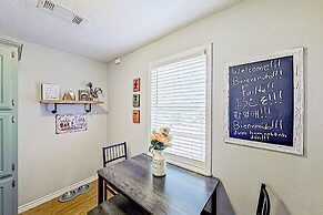 2BR Dog-friendly Home Near Lake w/ Fire Pit