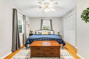 2BR Dog-friendly Home Near Lake w/ Fire Pit