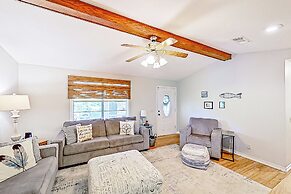 2BR Dog-friendly Home Near Lake w/ Fire Pit