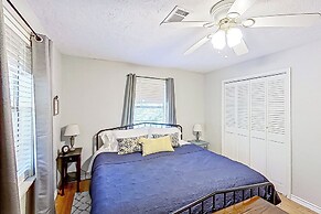 2BR Dog-friendly Home Near Lake w/ Fire Pit