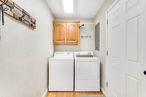 2BR Dog-friendly Home Near Lake w/ Fire Pit